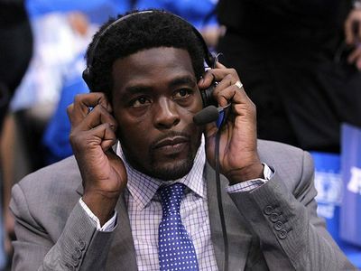 Chris Webber asked the strangest Twitter question about Draymond Green as Warriors struggled