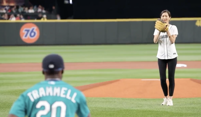 ESPN’s Mina Kimes threw a perfect strike on first pitch before Mariners game