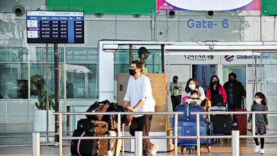 4 posing as customs men rob flier outside airport