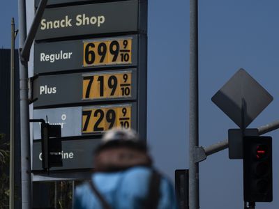 The average gas price in the U.S. hits $5 for the first time