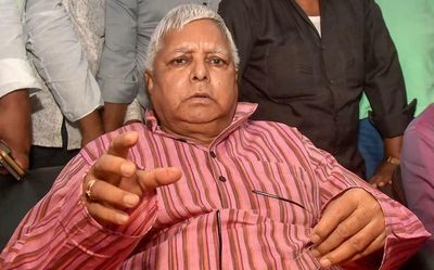 Lalu Prasad turns 75, party and family celebrate