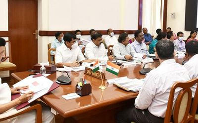 Take steps to contain spread of COVID-19 in TN, CM tells officials