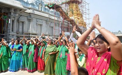 Amaravati farmers offer prayers at newly-built TTD temple