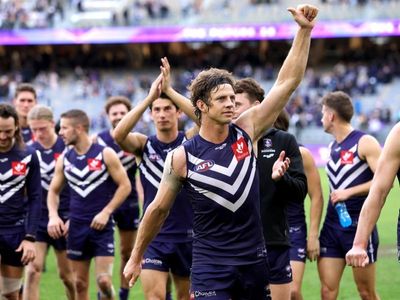 Dockers to continue with Fyfe split-role