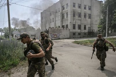 Ukraine forces run low on ammunition amid ‘street-to-street’ fighting with Russians