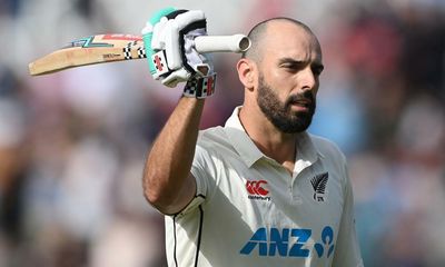 Mitchell gives New Zealand masterclass but offers England a helping hand
