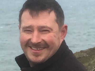 ‘Hero’ father drowns after rescuing children caught in riptide