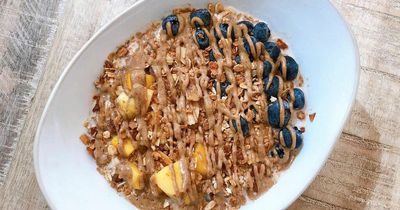 Quick Slimming World cinnamon sugar baked oats breakfast recipe