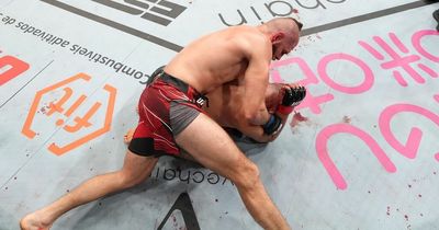 Jiri Prochazka chokes out Glover Teixeira in final seconds to become UFC champion