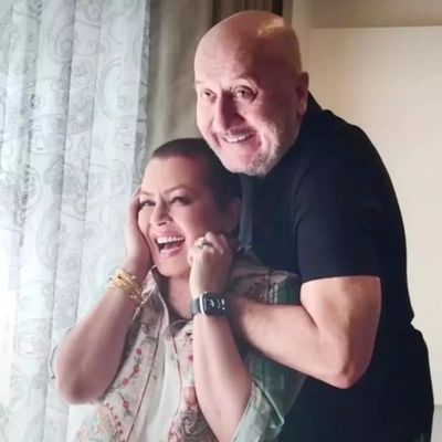 Mahima Chaudhry fights back tears as she joins Anupam Kher for photoshoot