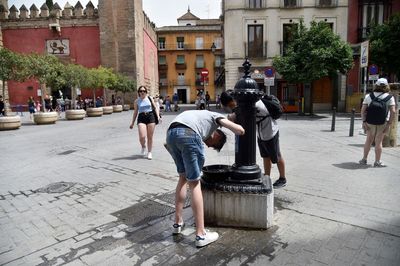 Hot air brings Spain its 1st withering heat wave of year