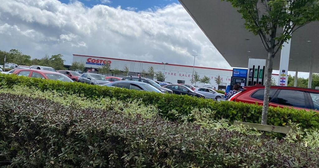 Edinburgh drivers 'trapped in Costco car park' after…