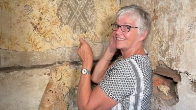 Hobbit House in Oatlands tells 160 years of stories through layers of historical wallpaper