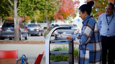 Canberra cafe uses robot technology to deliver food and drinks to tables