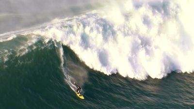 Wild swells reaching five metres batter NSW coastline from Byron to Eden