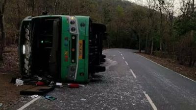 Five from Odisha killed as bus overturns in Andhra Pradesh