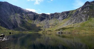 Man dies after falling in Snowdonia