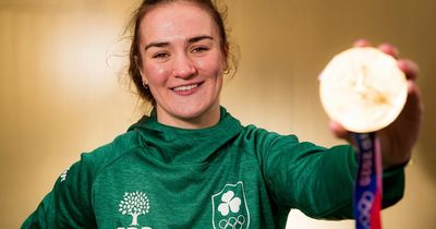 Olympic hero Kellie Harrington spars with local boxers in Cork