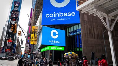 Coinbase and Billionaire Saylor Swept Up in Bitcoin Crash