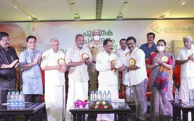 Cartoonist Yesudasan’s autobiography released