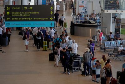 Long queues at Lisbon airport to extend into summer - Union