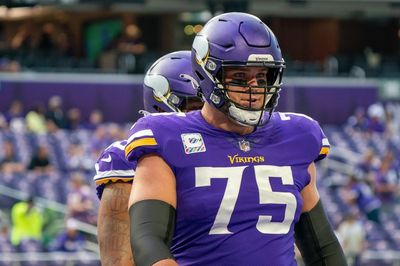 Vikings move up four spots in PFF’s offensive line rankings