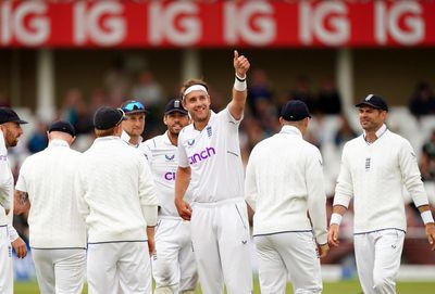England bowlers tee up grandstand finish to second Test against New Zealand