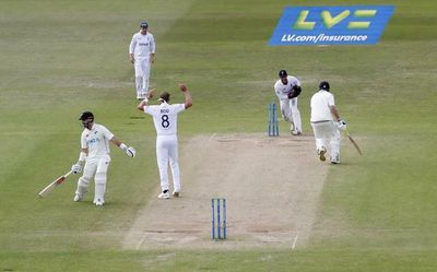 NZ vs Eng second Test | New Zealand throws away wickets to give England hope