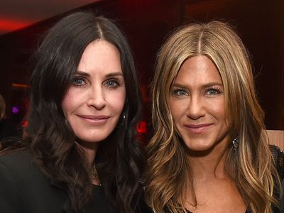 Jennifer Aniston wears the same dress Courteney Cox wore on ‘Friends’ two decades later