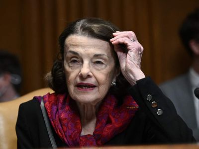 A worrying phone call adds to concerns about Sen. Dianne Feinstein's cognitive health