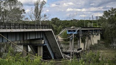 Evacuations "impossible" after all 3 bridges to key Ukrainian city Severodonetsk destroyed