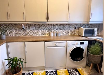 Mum transforms kitchen for £200 by using Facebook and YouTube DIY hacks