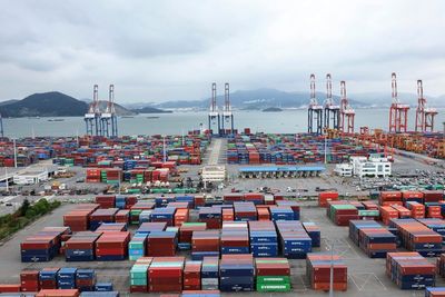 Worries about S. Korean economy grow amid truckers' strike