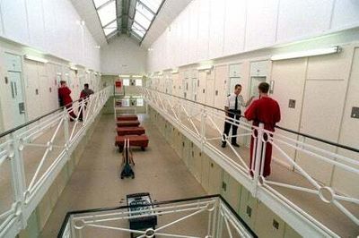 Prisoners to be released mid-week instead of Friday to lower reoffending