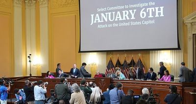 1/6 panel postpones hearing with ex-Justice Dept. officials
