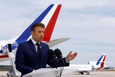 Macron urges the French to give him a "strong majority"