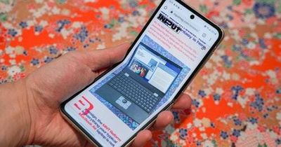 YouTuber hand-folds Galaxy Z Flip 3 over 418,000 times in grueling durability test