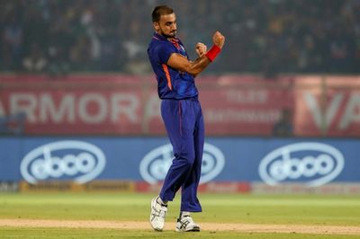 Harshal, Chahal help India thrash South Africa in third T20