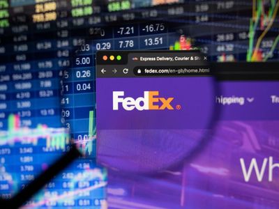 Did FedEx's Dividend Announcement De-Risk The Stock During Bear Market Woes?