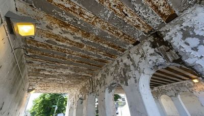 City should address peeling lead-based paint in Southwest Side viaducts