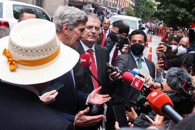 U.S. climate envoy Kerry urges Mexico to accelerate energy transition