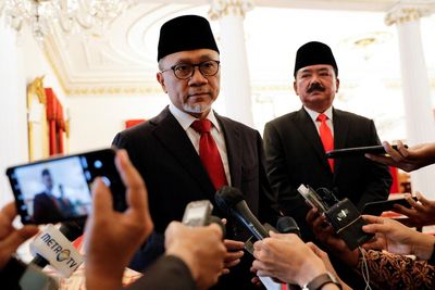 Indonesia president reshuffles cabinet, names new trade minister