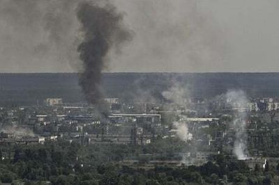 Ukrainian soldiers holed up in chemical plant ‘resisting Russian onslaught on three fronts’