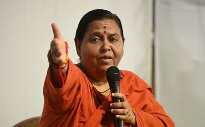 Uma Bharti throws cow dung at liquor shop in Madhya Pradesh