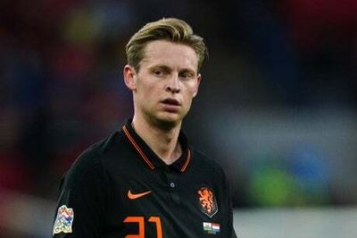 Frenkie de Jong ‘flattered’ by Manchester United transfer interest but happy at ‘biggest club’ Barcelona