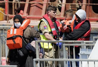 444 people brought ashore after attempting to cross English Channel