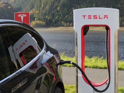 What This Tesla Analyst Makes Out Of Elon Musk's Warning Of A 'Tough Quarter'