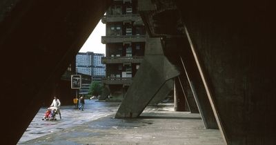 Time warp photos take us back to the Gorbals tower blocks of the 1980s