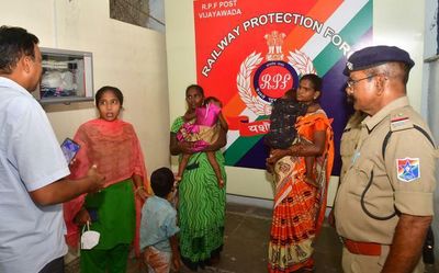 Police suspect organised gang in abducting girl from railway station