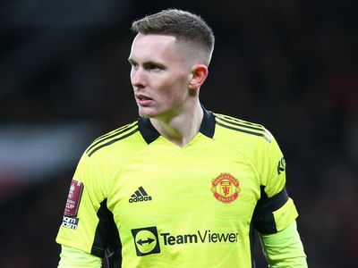 Dean Henderson: Nottingham Forest open talks with Manchester United for goalkeeper